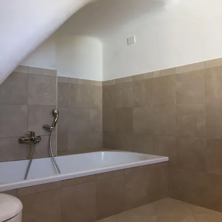 فندق مبيت وإفطار Harbour View 3*